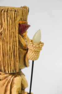 Estatua Hawaiana de Guerrero Tiki con Antorcha para Decoración de Bares y Patios - Product Image 5