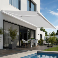 Auvent de terrasse motorisé télescopique tendance avec capteur de pluie et système de fermeture automatique pour espace lounge de toit de bureau