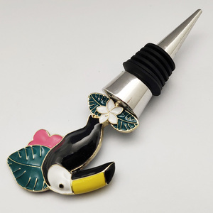 Tapón de vino de aleación de zinc de tucán esmaltado, diseño de pájaro tropical con silicona de grado alimenticio, sellador de botellas de vino reutilizable - Product Image 4