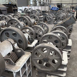 高品質ロックモバイルジョークラッシャーマシン（モーターエンジン＆ギア搭載）高生産性大破砕比 - Product Image 5