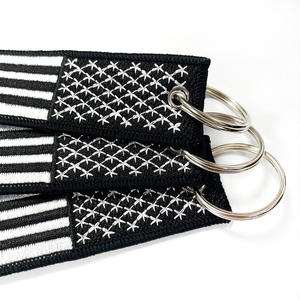 Porte-clés brodé personnalisé noir style sport avec logo lettre brodée, idéal comme cadeau promotionnel - Product Image 3