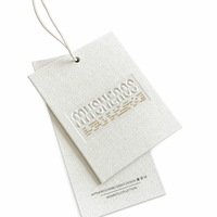 Étiquettes suspendues gaufrées en feuille d'or - Étiquettes de vêtements personnalisées en papier débossé avec cordon pour marque
