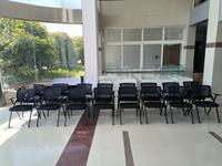 Chaises de salle de réunion ergonomiques modernes à hauteur réglable avec cadre en plastique à dos solide pour la formation