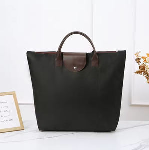 กระเป๋าช้อปปิ้งพับได้กันน้ำความจุขนาดใหญ่ ซิปพกพาสะดวก เป็นมิตรกับสิ่งแวดล้อม เหมาะสำหรับการเดินทาง  พร้อมโลโก้สั่งทำทันสมัย - Product Image 6