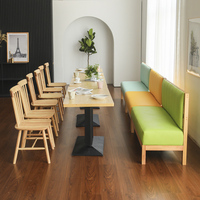 Ensemble de table et de chaises de restaurant en bois massif minimaliste personnalisé pour salon de thé, boutique de collations et de desserts, avec siège en cuir