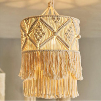 Abat-jour en macramé fait main avec franges et pompons, style bohème décoratif