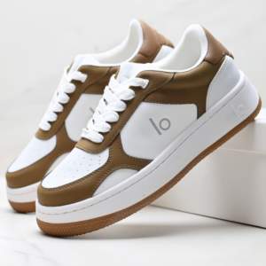 รองเท้าลำลองพื้นหนาแบบยูนิเซ็กซ์ขายดี รองเท้าแฟชั่นคุณภาพสูง ระบายอากาศได้ดี เหมาะสำหรับกิจกรรมกลางแจ้งและเล่นบาสเกตบอล - Product Image 3