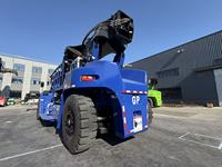 Chariot élévateur à conteneurs diesel 45T : puissant et fiable pour les opérations de terminal de conteneurs lourds.