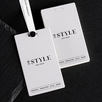 Étiquettes de prix personnalisées de haute qualité en papier texturé gaufré avec cordon, étiquettes volantes pour vêtements et accessoires