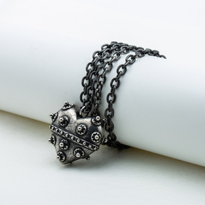 Collar Unisex con Colgante de Corazón con Tachuelas 3D de Acero Inoxidable, Estilo Punk Oscuro Europeo - Product Image 3