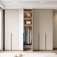 Armoire blanche moderne en verre et métal avec poignées, armoire à portes battantes, meuble de chambre à coucher