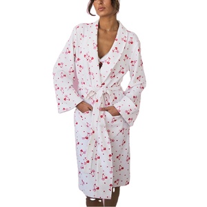 Bata estampada hasta la rodilla <span class=keywords><strong>para</strong></span> mujer, albornoz largo de invierno, bata de <span class=keywords><strong>dormir</strong></span> esponjosa con estampado en forma de corazón <span class=keywords><strong>para</strong></span> adultos - Product Image 1