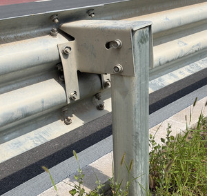 Barrière de sécurité routière en acier galvanisé de type W, barrière anti-collision pour autoroute, norme GOST de la Fédération de Russie - Product Image 4