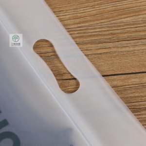 Bolsa de Compras de Plástico CPE con Cierre y Asa, Tamaño Personalizado, para Empacar Ropa y Calcetines - Product Image 3