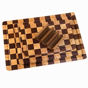 Planche à découper carrée en bois à motif d'échiquier esthétique, bloc de boucher à grain de bois traversant, plateau de service réversible, support gastronomique - Product Image 5