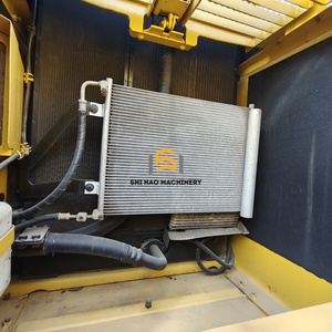 Transport gratuit, faible consommation de carburant, puissante machinerie de construction lourde d'occasion, excavatrice sur chenilles hydraulique Komatsu PC200 d'occasion - Product Image 4