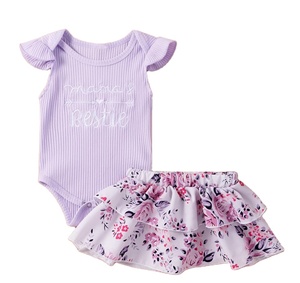 Hermoso Conjunto de 2 Piezas de Ropa para Bebé con Diseño de Alas, Proveedor de Pijamas y Bodys para Venta al por Menor, Ideal para Niños Pequeños - Product Image 1