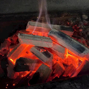 Carbón de briquetas de aserrín de madera dura con alto contenido de carbono, combustible para barbacoa de Vietnam, bajo en cenizas, sin humo, de larga duración (6 horas), proveedor de fábrica - Product Image 1