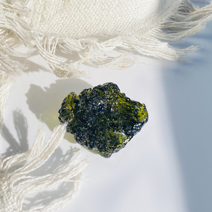 Vente en gros de Moldavite de haute qualité, cristal minéral de guérison, spécimen brut, pierre brute pour la décoration - Product Image 5