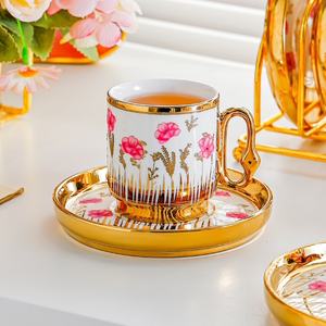 Ensemble tasse et soucoupe à café en céramique réutilisable, style minimaliste vintage, motif floral, avec bord et poignée dorés - Product Image 5