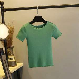 Vente en gros hauts courts unis débardeur fitness t-shirt été mince col feuille de lotus oreille en bois taille haute femmes haut court - Product Image 4