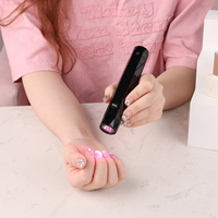 Lampe à ongles mini portable et de bureau sans fil et rechargeable de 9 watts avec câble USB-C magnétique 2-en-1 pour usage mobile