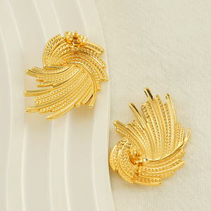 Zogxin Gold Geometric Stud Earrings 18K Stainless Steel Party Fashion Jewelry - Product Image 3