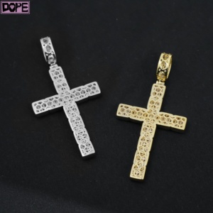 Listo para enviar Colgante de moissanita 925 Plata Iced Out Cristian Charm VVS Baguette Cut Moissanite Cross Pendant - Product Image 3