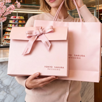 Sac cadeau en papier noir mat de luxe personnalisé avec poignée en ruban satiné pour bijoux, parfums, thé, cosmétiques, emballage de shopping vide
