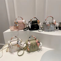 2026 Neue Mini-Bucket-Bag mit Anhänger Damen-Modetasche Niedliche Mädchen-Schultertasche