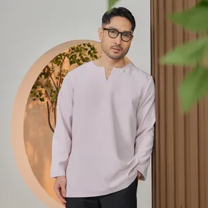 เสื้อเชิ้ตผู้ชายสไตล์ดั้งเดิมจากมาเลเซีย สีม่วงอ่อน ทรงสมาร์ทฟิต แขนสั้น สไตล์ลำลอง รับผลิตแบบ OEM เสื้อผ้าชั้นนำทันสมัย - Product Image 5
