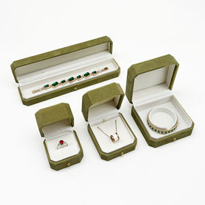 Caja de Joyería Octogonal de PU Personalizada, Exquisito Contenedor de Embalaje, Caja de Terciopelo para Collares en Rosa, Azul y Verde con Logotipo en Relieve - Product Image 6