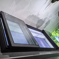 Fenêtre de toit électrique verticale moderne en alliage d'aluminium avec verre trempé pour cuisine et éclairage naturel extérieur
