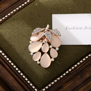 Rose Gold Plated Alloy Leaf <b>Brooch</b> with Imitation Pearls and Crystals for <b>Women's</b> Wedding Engagement Party Gift - Product Image 3