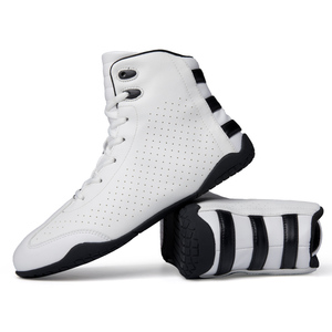 <span class=keywords><strong>Zapatos</strong></span> <span class=keywords><strong>DE</strong></span> LUCHA personalizables <span class=keywords><strong>de</strong></span> alta calidad para hombres Botas <span class=keywords><strong>de</strong></span> boxeo al por mayor para uso deportivo <span class=keywords><strong>de</strong></span> verano e invierno - Product Image 1