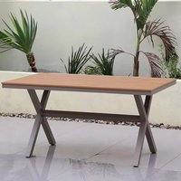 Table de salle à manger extérieure moderne et durable en WPC pour parc, hôtel, balcon et jardin - Mobilier d'extérieur