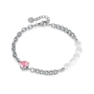 Bracelet en acier inoxydable argenté de conception de niche avec zircone de coeur rose frais et perle d'eau douce bijoux en or élégants