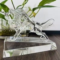 Figurine de taureau en cristal K9 en gros, statue de taureau de Wall Street en cristal transparent, gravure de logo personnalisée, récompense d'entreprise
