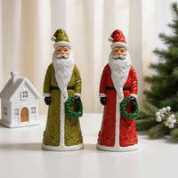 Ornamen Resin Santa Claus Natal Merah dan Hijau Desain Memegang Karangan Bunga Dekorasi Rumah Mewah Ringan untuk Meja Kerja Kerajinan Dekorasi Rumah yang Meriah
