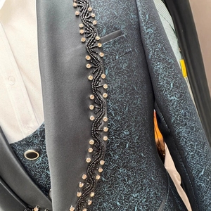 Nuova tendenza <span class=keywords><strong>da</strong></span> uomo elegante strass Jacquard giacca <span class=keywords><strong>da</strong></span> sposa <span class=keywords><strong>da</strong></span> sposo gilet pantaloni indossare per occasioni speciali - Product Image 3