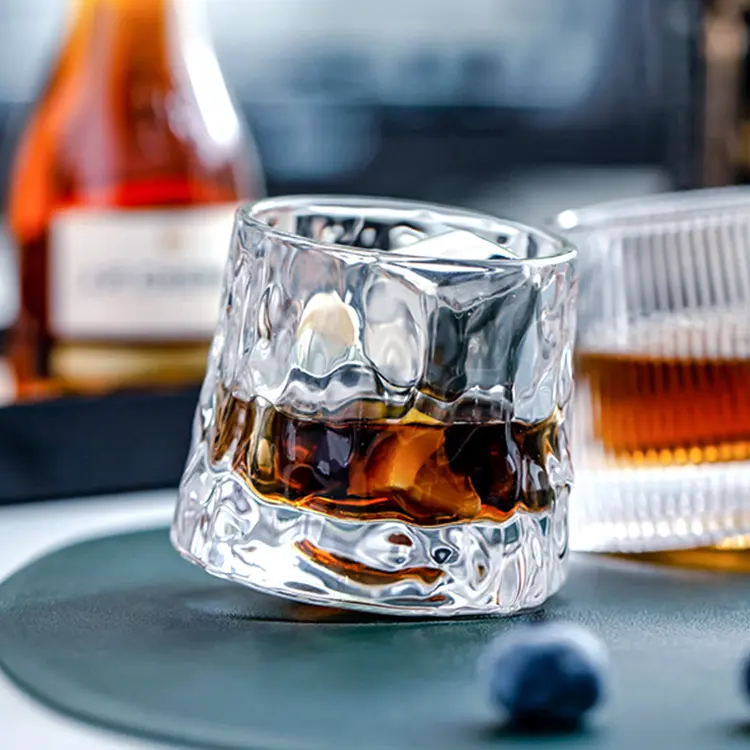Kristallen Reliëf Ronde Drinkwhiskyglas Cup Reliëf Gemaakt Voor Thuisbars Party Gebruiken Transparante Borrelglaasjes