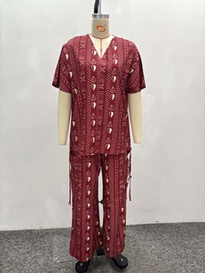 Ensemble <span class=keywords><strong>chic</strong></span> de style africain pour <span class=keywords><strong>femme</strong></span> : chemisier imprimé à manches courtes avec cordon de serrage à la taille et pantalon large - Product Image 5