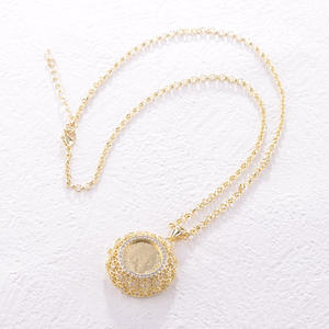 ชุดเครื่องประดับดอกไม้เหรียญซาอุดิอาระเบียสุดหรู ชุบทอง 18k สไตล์ฝรั่งเศส ประดับเพชรซิคอน 5A พร้อมสายนาฬิกา สร้อยข้อมือ และสร้อยคอ - Product Image 3