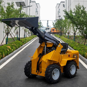 Mini-chargeur électrique sur chenilles compact avec système de surveillance à distance pour la construction et l'aménagement paysager - Product Image 4
