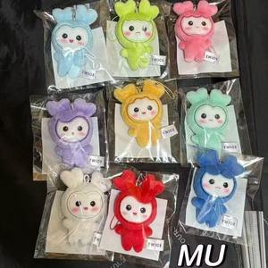 Porte-clés en peluche Kpop Twice Lovely, jouet en peluche en coton PP, peut couiner, avec Mark <span class=keywords><strong>Momo</strong></span> <span class=keywords><strong>Sana</strong></span> Nayeon Jihyo, cadeau pour les fans - Product Image 1