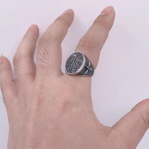 Bague pour homme en acier inoxydable avec pierre noire, design rond, bijou de mode, cadeau - Product Image 4