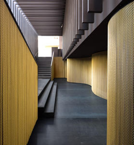 <span class=keywords><strong>Rideau</strong></span> à chaînes en billes dorées - Séparateur décoratif au toucher frais pour les intérieurs modernes et les événements - Product Image 6