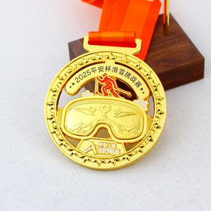 Médailles <span class=keywords><strong>de</strong></span> ski en métal gravées sur mesure avec logo et <span class=keywords><strong>texte</strong></span> pour événements commémoratifs et remises <span class=keywords><strong>de</strong></span> diplômes - Product Image 5