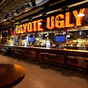 ชุดเฟอร์นิเจอร์สำหรับคาเฟ่บาร์แบบโมเดิร์นชุดตกแต่งเคาน์เตอร์ไวน์บาร์แบบสั่งทำ - Product Image 1