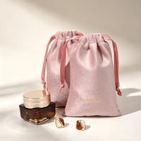 Pochette en velours de luxe personnalisée avec logo, cordon de serrage et ruban, pour emballage de bijoux haut de gamme et rangement de cadeaux (vente en gros)